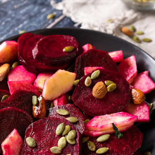 Insalata Rosa Disintossicante Con Barbabietola E Mela Verde immagine