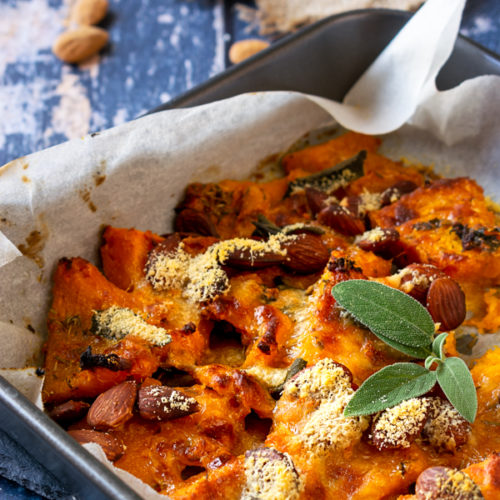 Zucca Chetogenica Al Forno Con Mandorle Parmigiano E Salvia immagine