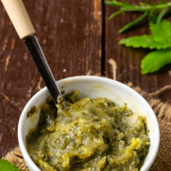 Salsa Alla Menta Fresca E Rosmarino