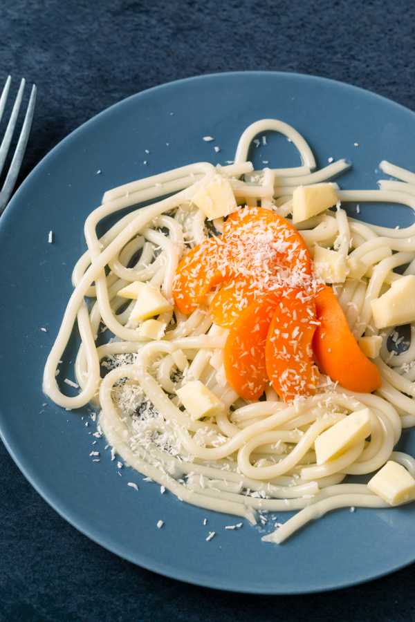 Spaghetti con agar-agar e cioccolato bianco immagine