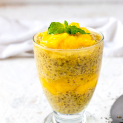 Budino di mango e semi di chia immagine