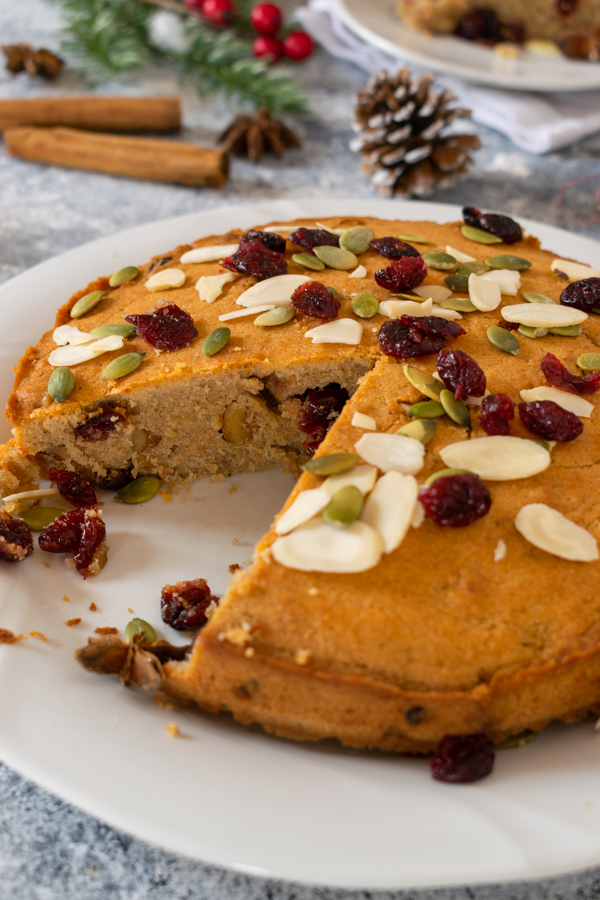 Torta natalizia con frutta secca e senza glutine immagine