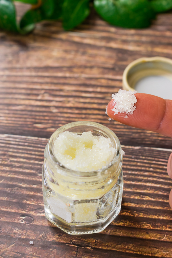 Scrub per labbra con olio d'oliva, miele e zucchero immagine