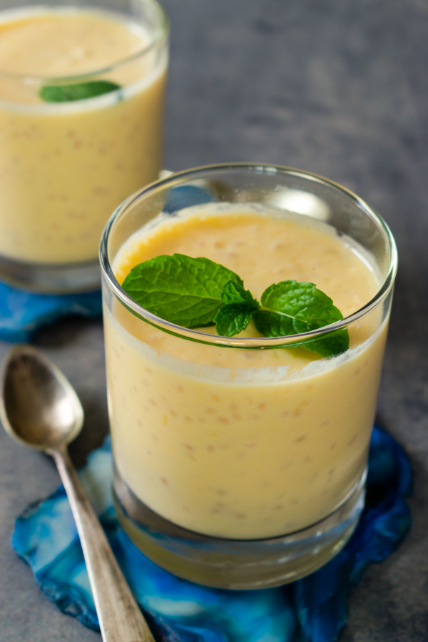 Budino di mango e perle di tapioca mango sago immagine