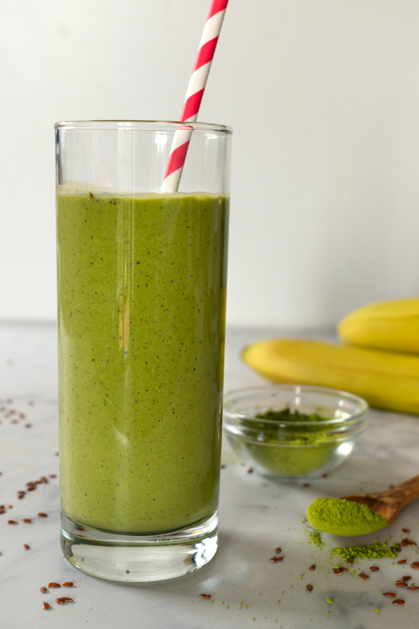 Frullato Di Tè Matcha E Banana immagine