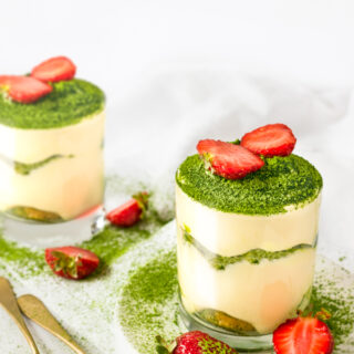 Tiramisu con tè matcha immagine