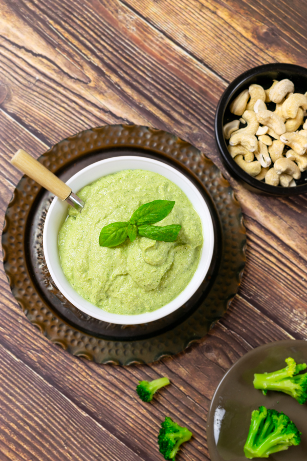 Pesto vegano ai broccoli immagine