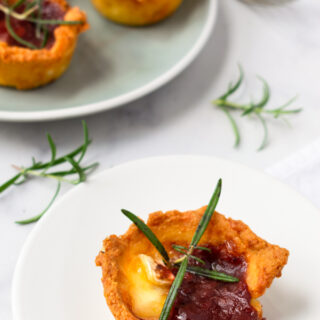 Tortini con Brie e Mirtilli Rossi immagine