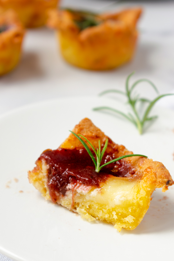 Tortini con Brie e mirtilli rossi immagine