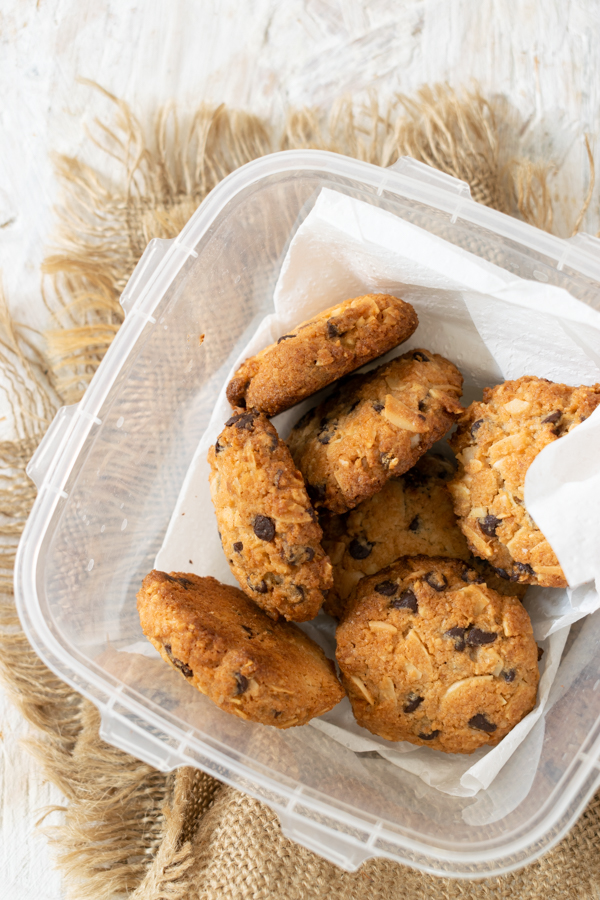 Cookie chetogenici con gocce di cioccolato immagine