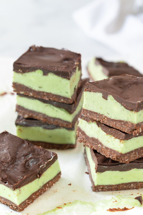 Barrette alla menta con cioccolato fatte con ingredienti paleo immagine